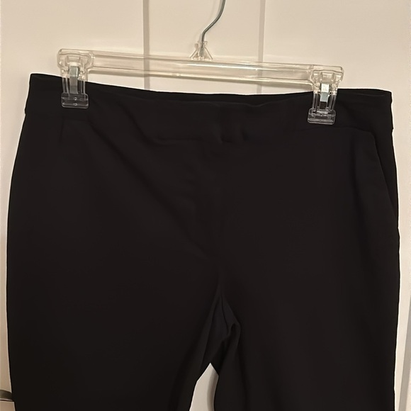 NWOT White House Black Market stretchy shorts, size 8 - Picture 2 of 8